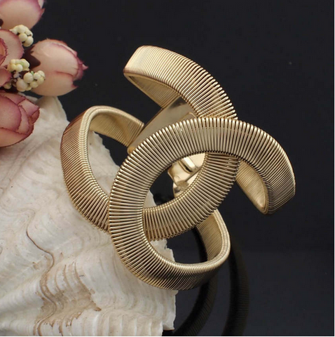 Elegant and Modern Fashion Designed Bracelet for Women